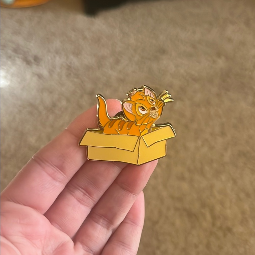Disney Oliver & Company Pin Blind Box